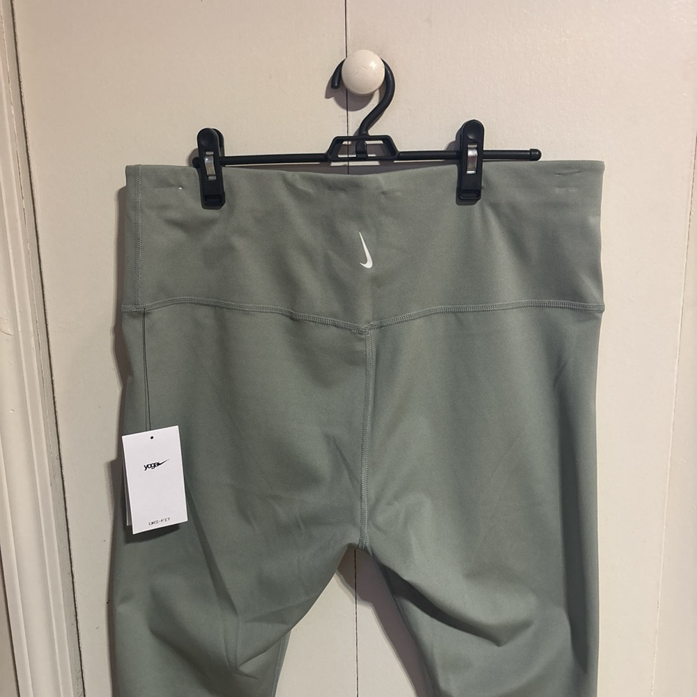 Nike Green Leggings Soft and Versatile
